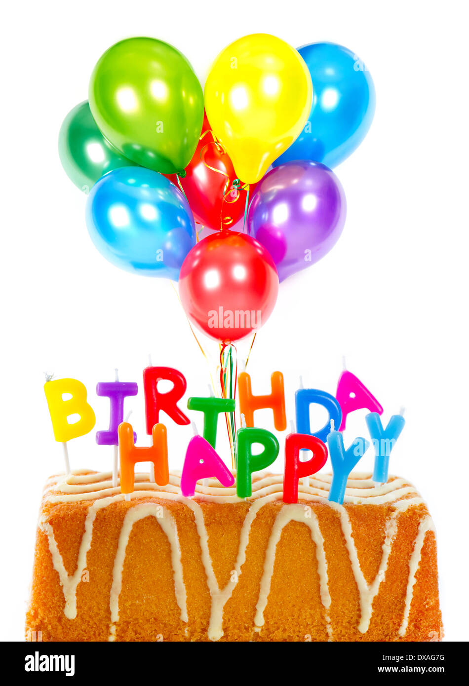 Herzlichen Glückwunsch zum Geburtstag. Geburtstagstorte mit Kerzen und