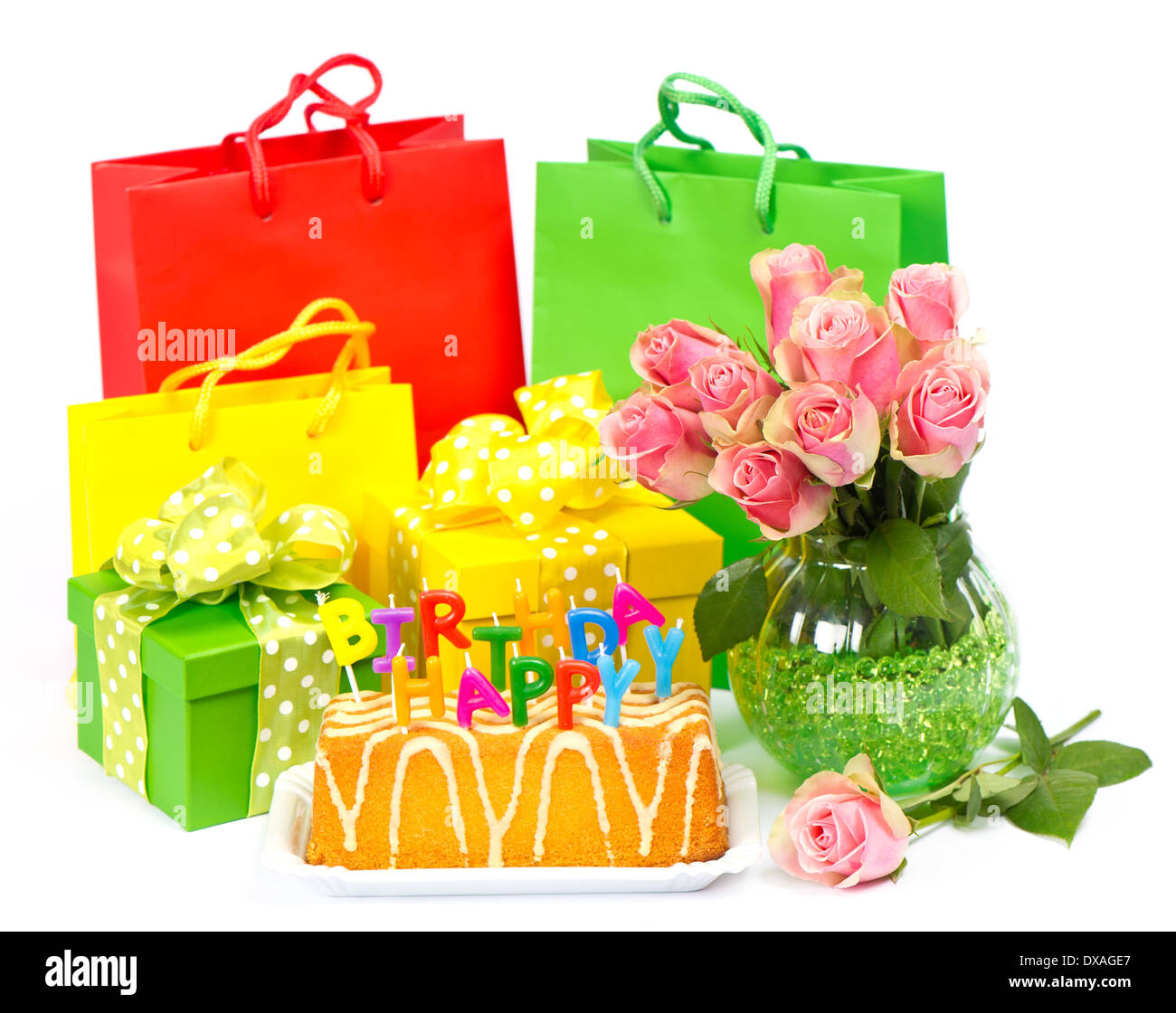 Herzlichen Glückwunsch zum Geburtstag. Geburtstagstorte mit Kerzen. Party Dekoration Stockfoto