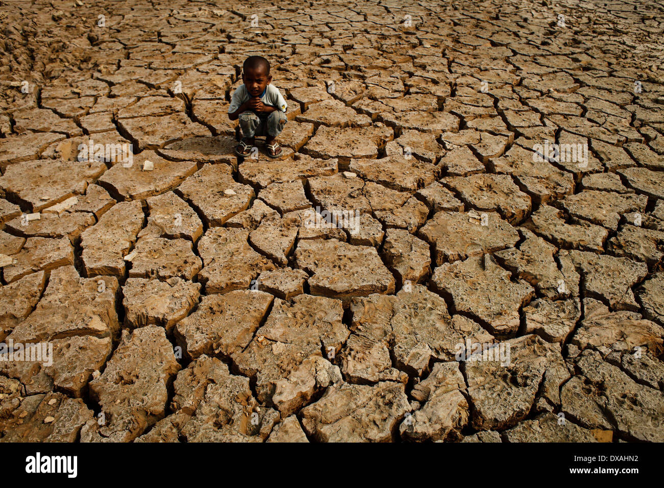 Dhaka, Bangladesch. 21. März 2014. 22. März beobachtet wie World Water Day, die internationale Beachtung der World Water Day ist eine Initiative, die aus der 1992 UNO-Konferenz über Umwelt und Entwicklung (UNCED) in Rio De Janeiro wuchs. Das diesjährige Thema ist "Ermittlung der besten Praktiken, die ein Wasser - und Energie-effiziente machen können '' ˜Green Industrie ' Wirklichkeit ' Credit: Zakir Hossain Chowdhury/NurPhoto/ZUMAPRESS.com/Alamy Live News Stockfoto