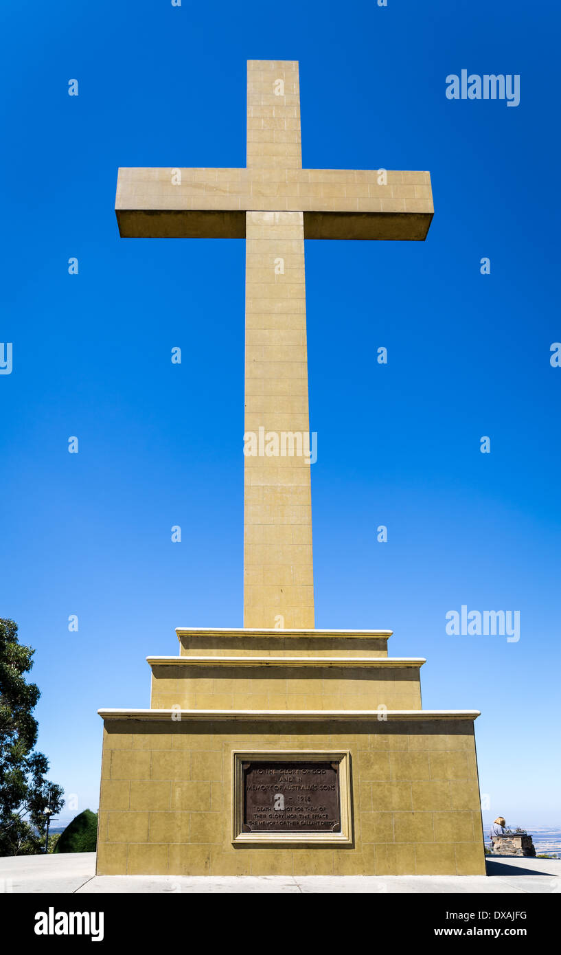 Großen Kriegerdenkmal cross im Mount Macedon Memorial Park, Victoria, Australien Stockfoto