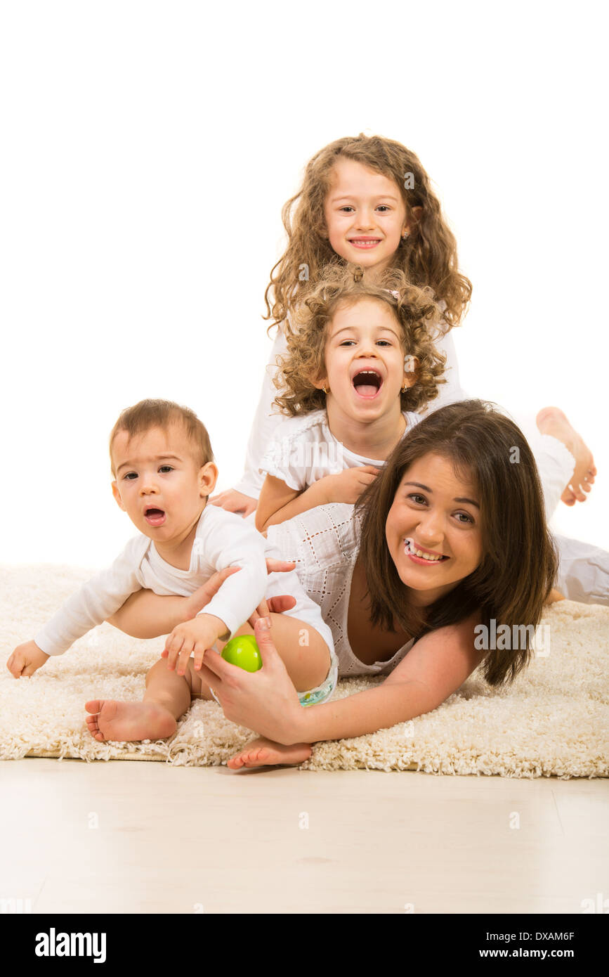 Mutter und ihre drei Kinder Spaß nach Hause Stockfoto