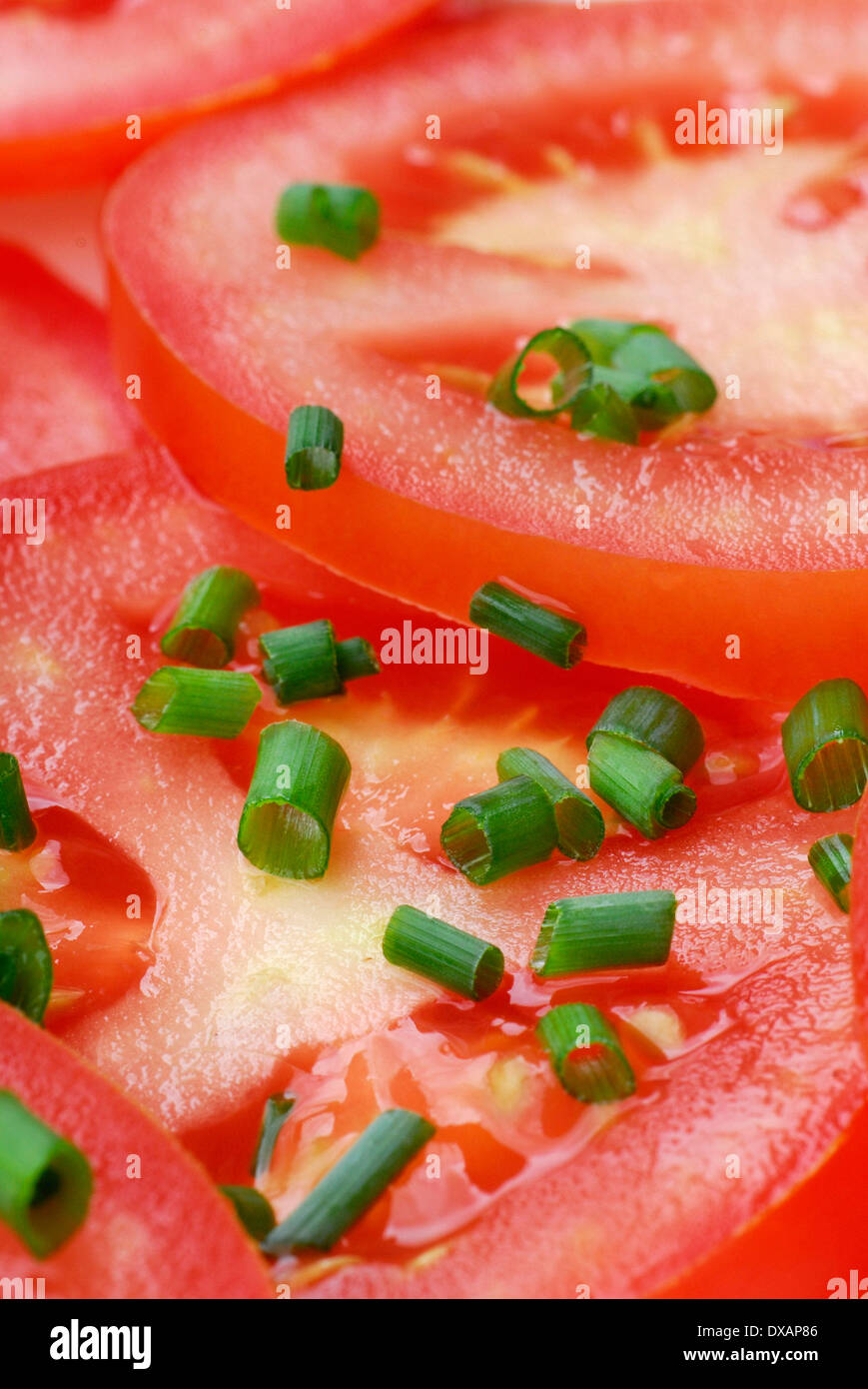 Schnittlauch auf Tomaten Stockfoto