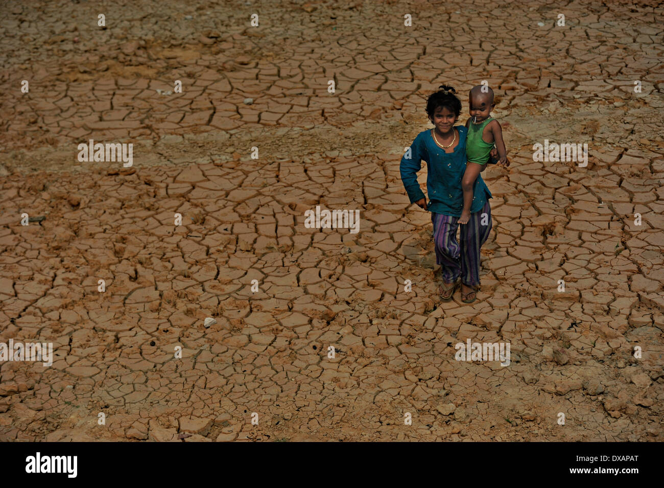 22. März beobachtet wie World Water Day, die internationale Beachtung der World Water Day ist eine Initiative, die aus der 1992 UNO-Konferenz über Umwelt und Entwicklung (UNCED) in Rio De Janeiro wuchs. Das diesjährige Thema ist "Ermittlung der besten Praktiken, die eine Wasser - und energieeffiziente"Grüne Branche"Realität. machen kann" Trotz, dass dieser Bereich in Dhaka 95 % der Bangladeshs Leder Gerbereien und jeden Tag sie dump 22.000 Kubikmeter Liter giftiger Abfälle enthält, einschließlich der krebserregenden sechswertiges Chrom in der Hauptstadt Hauptfluss und zentrale Wasserversorgung, die Burg Stockfoto