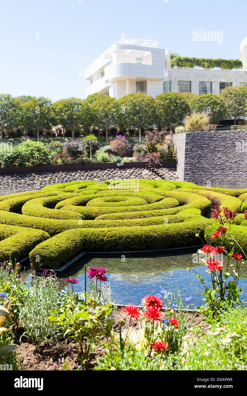 Wunderbarer Garten Labyrinth an einem sonnigen Tag Stockfoto