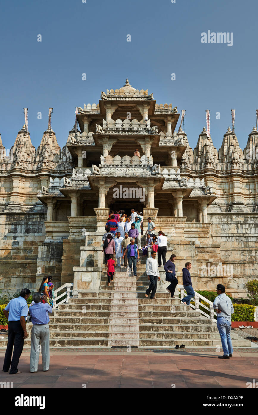 Jain Tempel Ranakpur, Chaumukha Mandir, hergestellt aus weißem Marmor, Aravalli Hills, Rajasthan, Indien Stockfoto