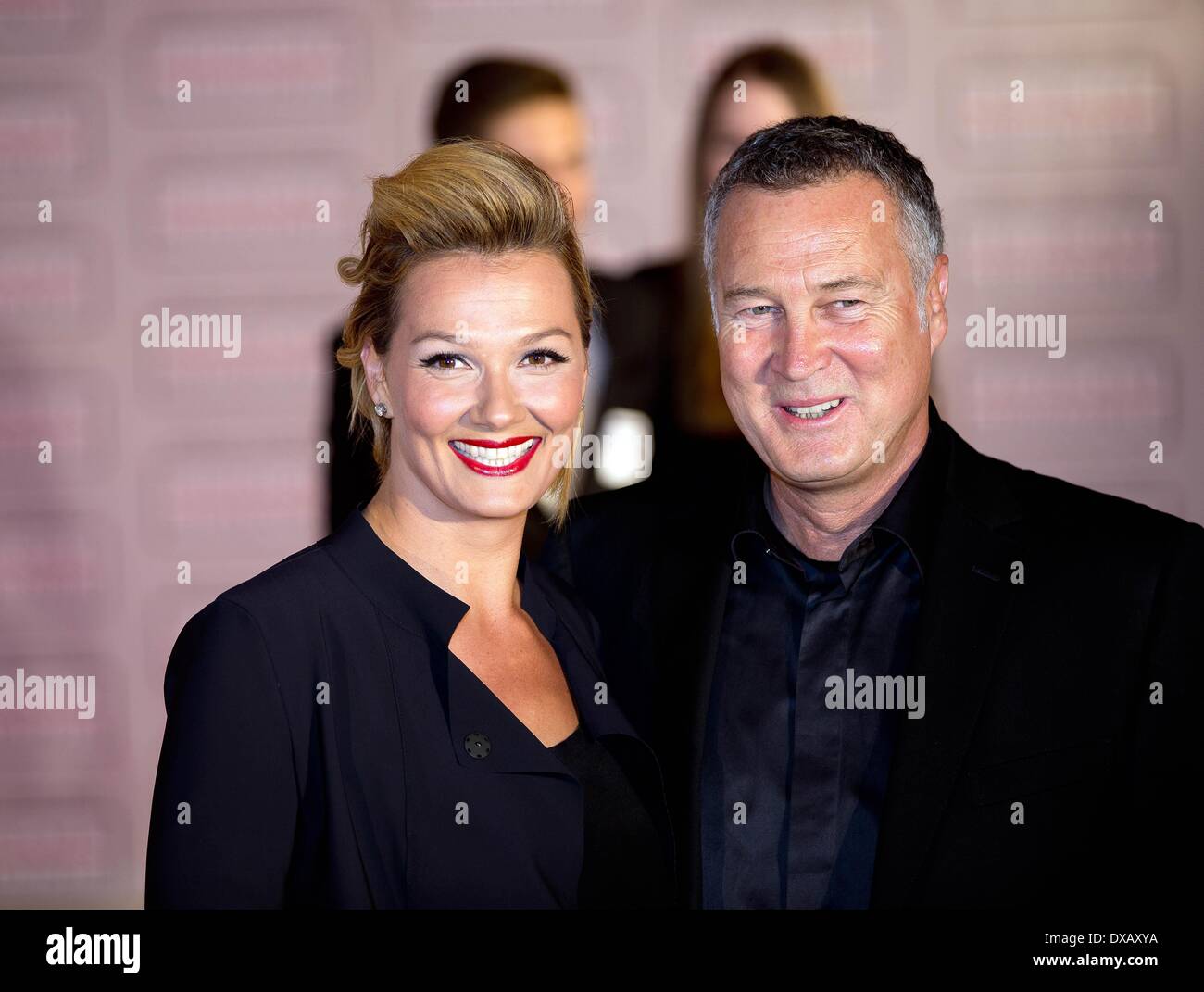 Baden-Baden, Deutschland. 21. März 2014. Ehemalige Schwimmerin Franziska van Almsick und ihr Partner Juergen B. Harder kommen für die Auszeichnung Deutscher Medienpreis 2013 im Kongresshaus in Baden-Baden, Deutschland, 21. März 2014. Foto: RPE / Albert Nieboer; Live News WIRE SERVICE/Dpa/Alamy Stockfoto