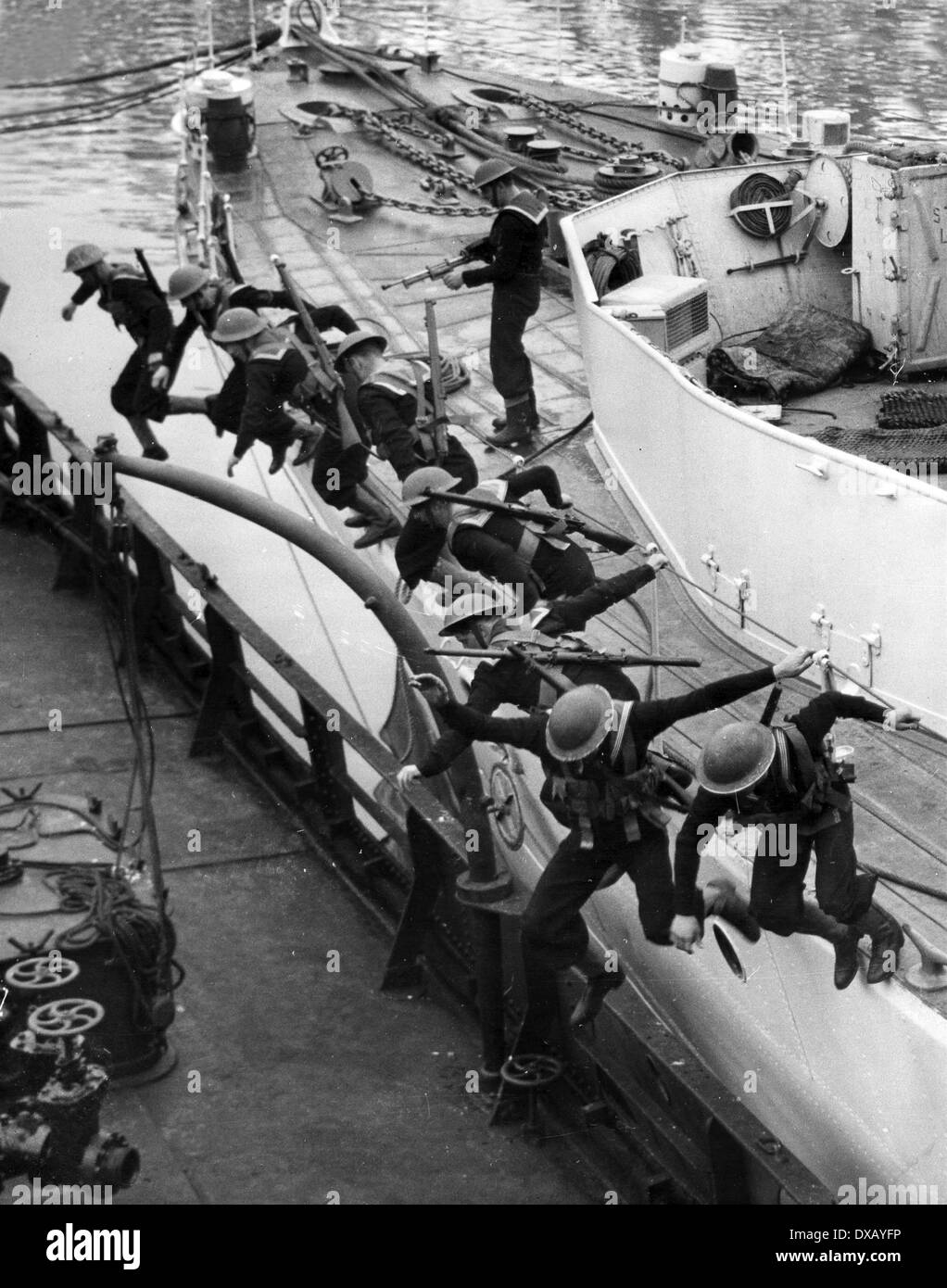 Royal Navy Zweiter Weltkrieg. Entermannschaft in Aktion Stockfoto