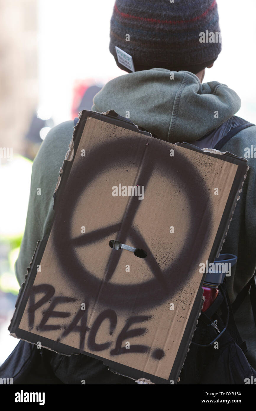 London, UK. 22. März 2014. Am Tag Vereinten Nationen gegen den Rassismus trat mehrere tausend Menschen in einer Demo im Zentrum von London zum protest gegen Rassismus und Faschismus. Bildnachweis: Nick Savage/Alamy Live-Nachrichten Stockfoto