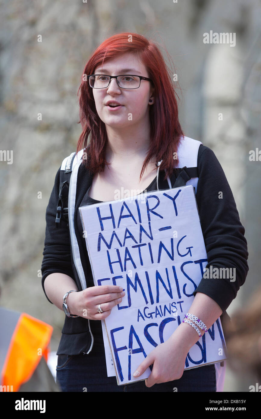 London, UK. 22. März 2014. Am Tag Vereinten Nationen gegen den Rassismus trat mehrere tausend Menschen in einer Demo im Zentrum von London zum protest gegen Rassismus und Faschismus. Bildnachweis: Nick Savage/Alamy Live-Nachrichten Stockfoto