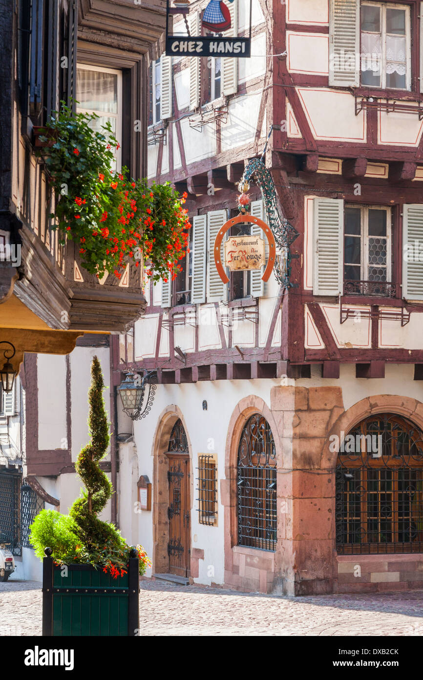 Farbenfrohe Gebäude in der Altstadt von Colmar, Elsass, Frankreich. Stockfoto