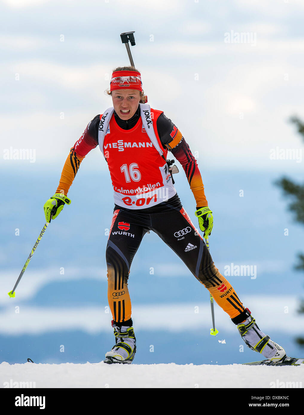 Oslo, Norwegen. 23. März 2014. Die E.ON Biathlon World Cup 2014. Laura Dahlmeier Deutschland konkurriert in der Damen-12,5 km Massenstart während der Biathlon-WM am Holmenkollen in Oslo, Norwegen. Bildnachweis: Action Plus Sport Bilder/Alamy Live News Stockfoto