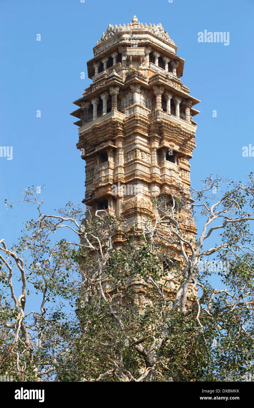 Die 'Vijaya Stambha" (Turm des Sieges) im Fort Komplex 'Chittorgarh'. Rajasthan, Indien. Stockfoto