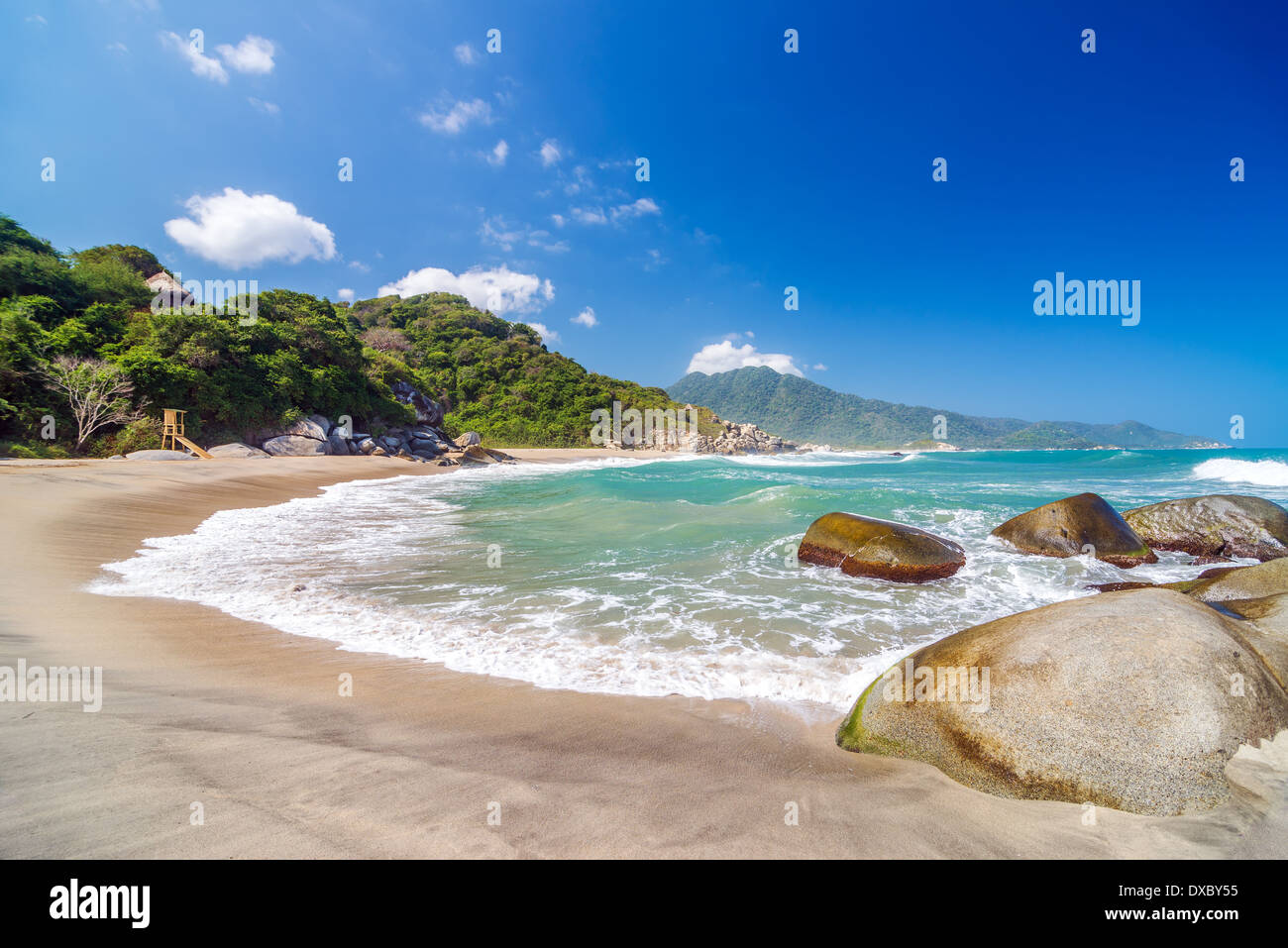 Verlassener Strand im Tayrona Nationalpark in Kolumbien Stockfoto