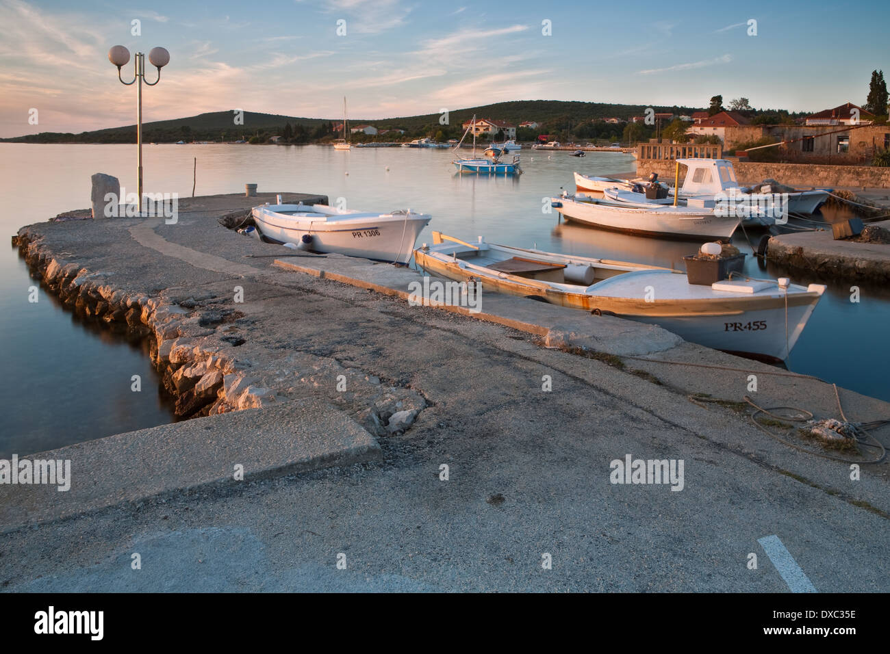 Sonnenuntergang in Muline Hafen, Insel Ugljan, Dalmatien, Kroatien Stockfoto