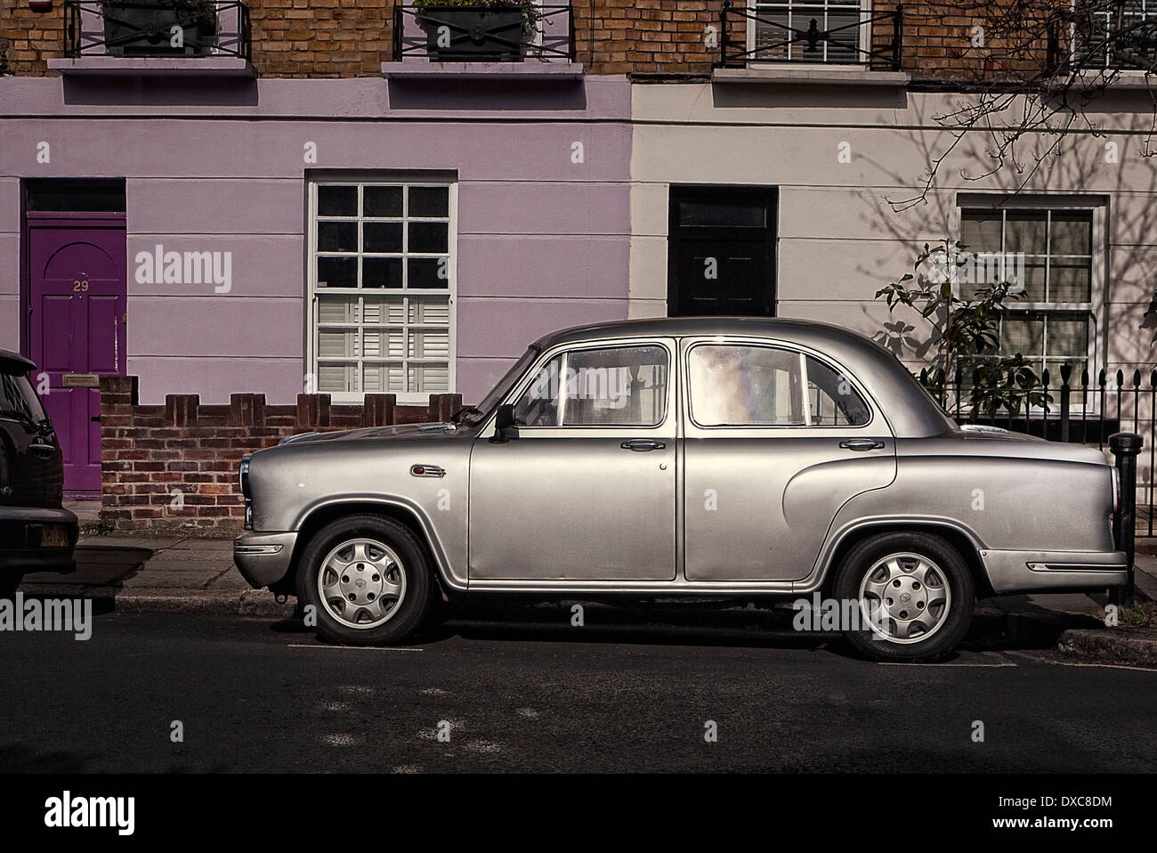 Fullbore Ambassador Grand indischen Automobil auf einer Londoner Straße geparkt Stockfoto
