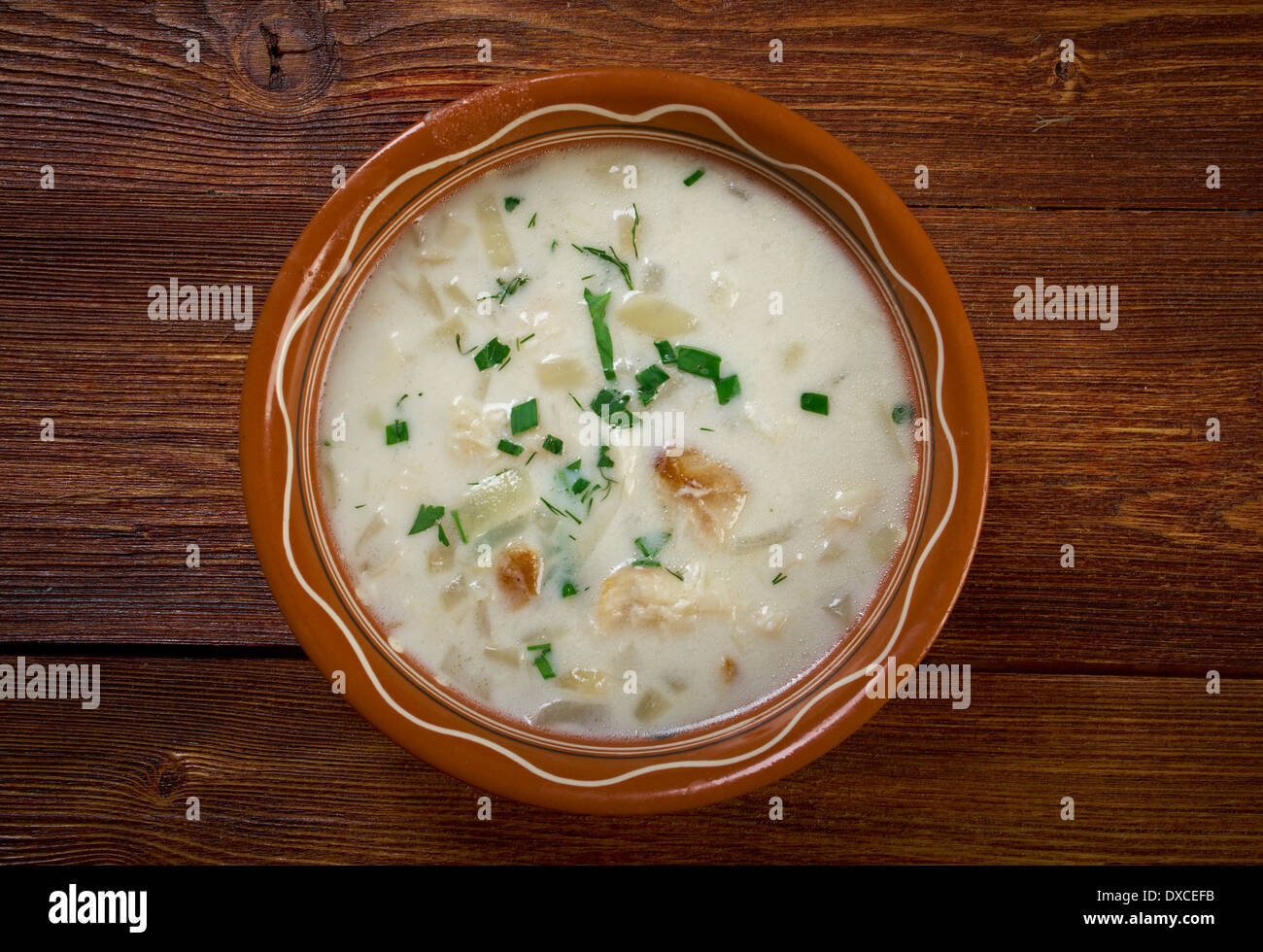 Cullen Skink - machte schottische Suppe aus geräuchertem Schellfisch, Kartoffeln und Zwiebeln. Finnan Haddock Chowder geräuchert Stockfoto