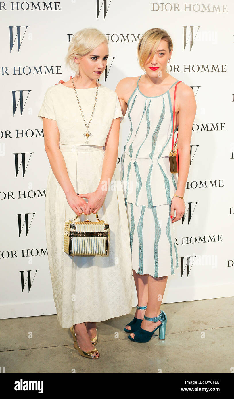 Mia Moretti, Caitlin Moe, bei der Weltpremiere von "The Music Fly möglich?" veranstaltet von Dior Homme und W Magazine auf dem Moore Building. Miami, Florida - 05.12.12 mit: Mia Moretti, Caitlin Moe Where: USA bei: 5. Dezember 2012 Stockfoto