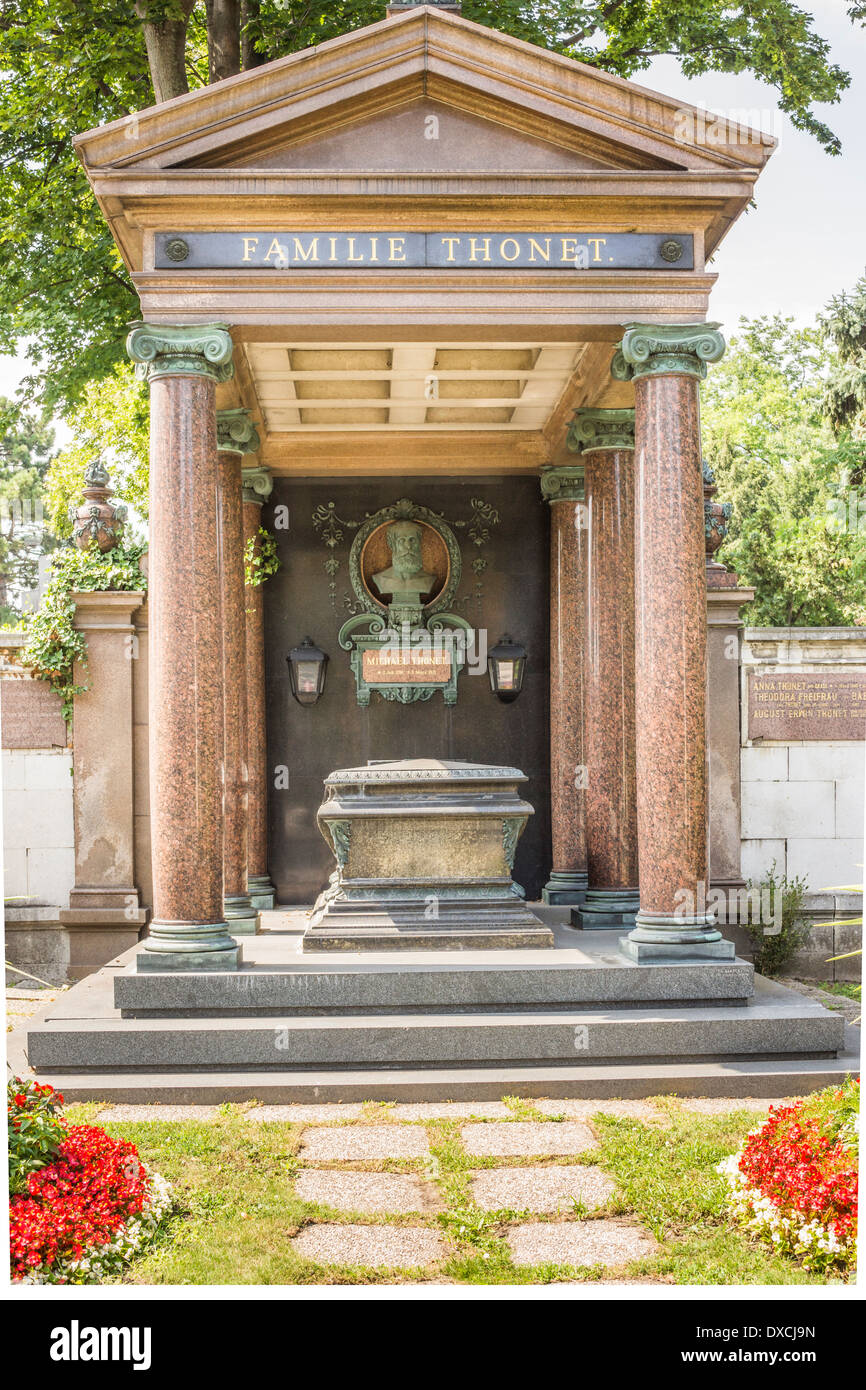 Familiengruft der Bugholzmöbel Maker Dynastie Thonet, Zentralfriedhof, Wien, Österreich Stockfoto