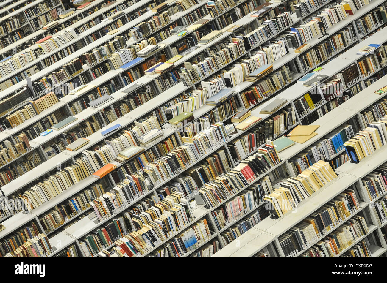 Bücher in einer Bibliothek Stockfoto