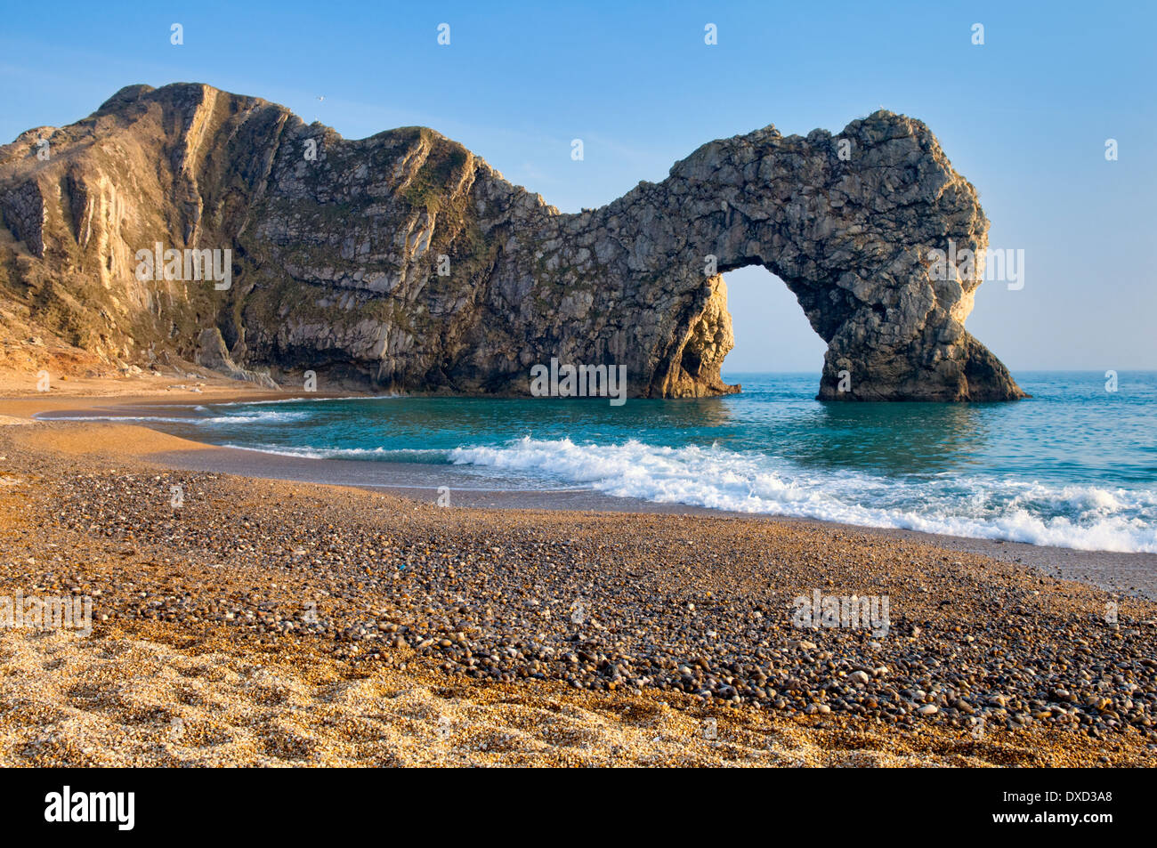 Durdle Door Bogen auf der Jurassic Coast in der Nähe von Lulworth in Dorset, England an feinen Frühlingstag genommen. Stockfoto Durdle Door Bogen auf der Jurassic Coast in der Nähe von Lulworth in Dorset, England an feinen Frühlingstag genommen. Stockfoto