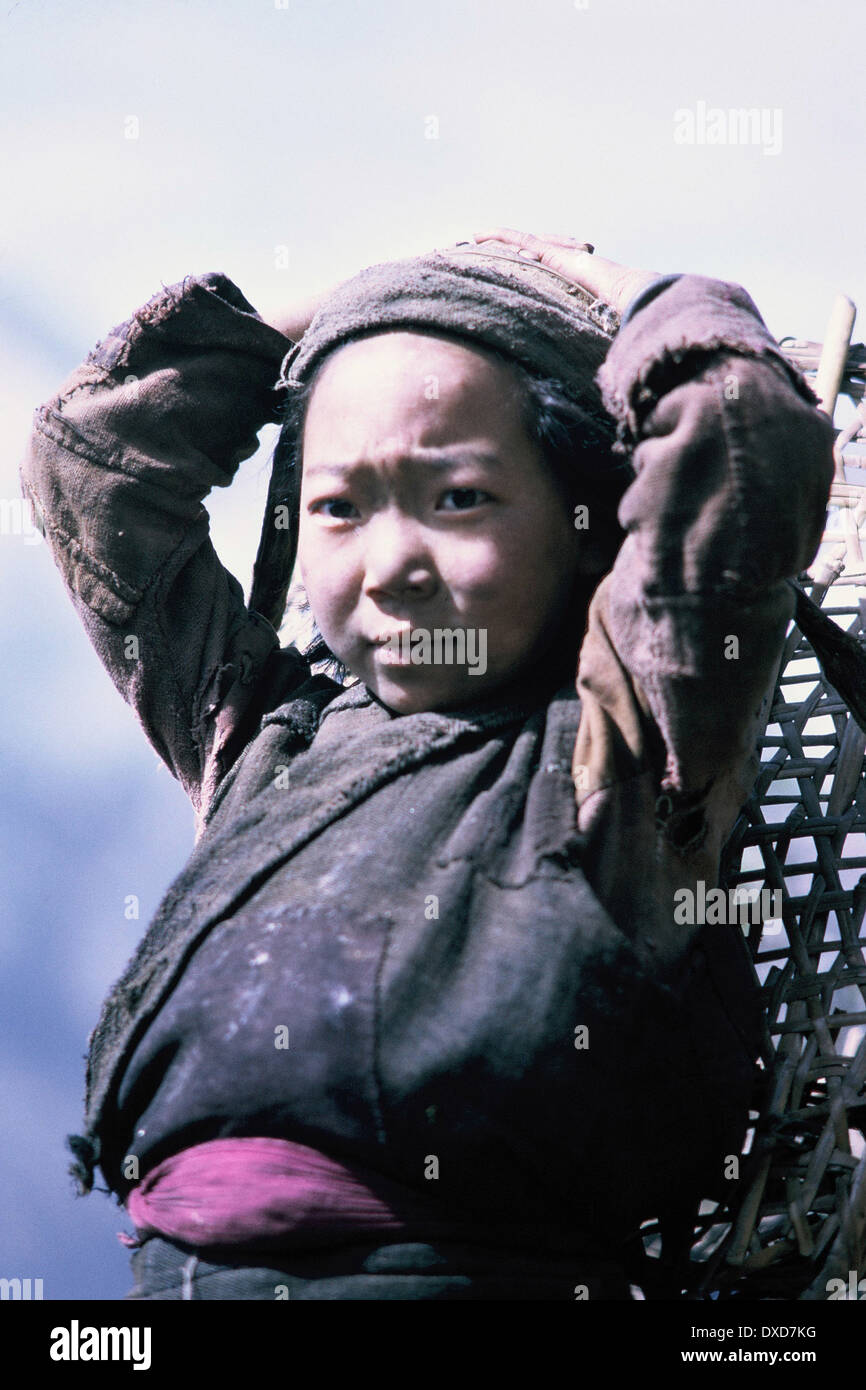 Ein nepalesischer Bohnenträger, sherpa, Himalaya, 1969 Stockfoto