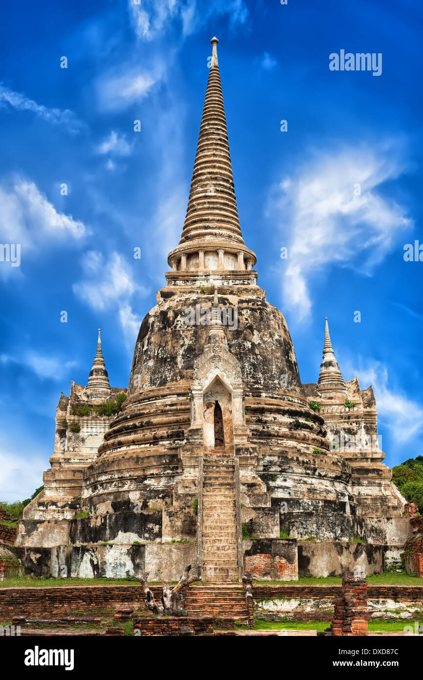 Asiatische religiöse Kunst. Alten Sandstein Skulptur des Buddha im Wat Mahathat Ruinen. Ayutthaya, Thailand Stockfoto