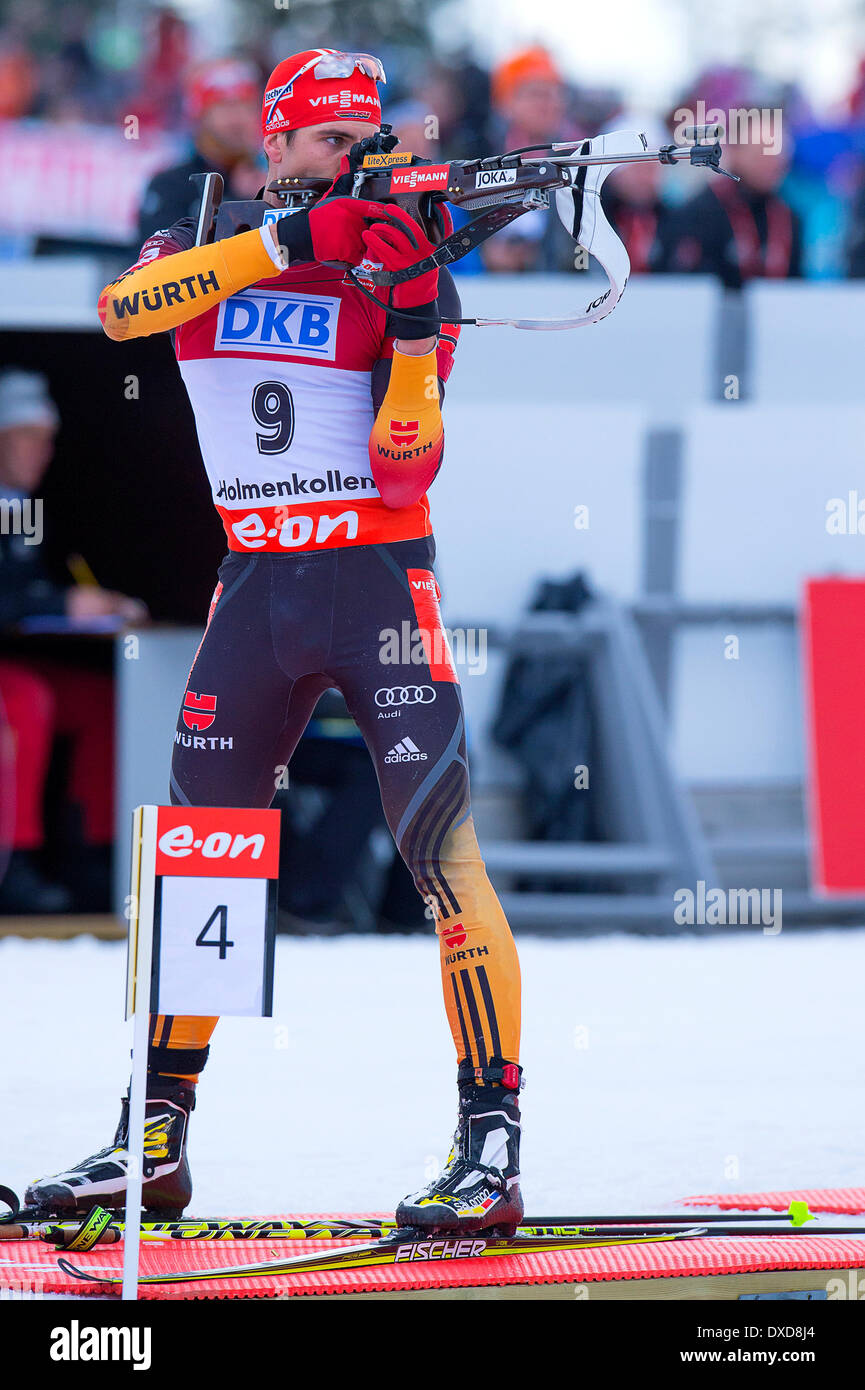 Oslo, Norwegen. 24. März 2014. Die E.ON World Cup Biathlon 2014 Arnd Peiffer Deutschland konkurriert in 15 km Massenstart der Männer während der Biathlon-WM am Holmenkollen in Oslo, Norwegen. Bildnachweis: Action Plus Sport Bilder/Alamy Live News Stockfoto