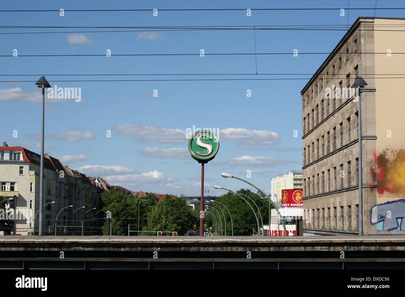S-Bahn-Zeichen in Berlin, Deutschland. Stockfoto