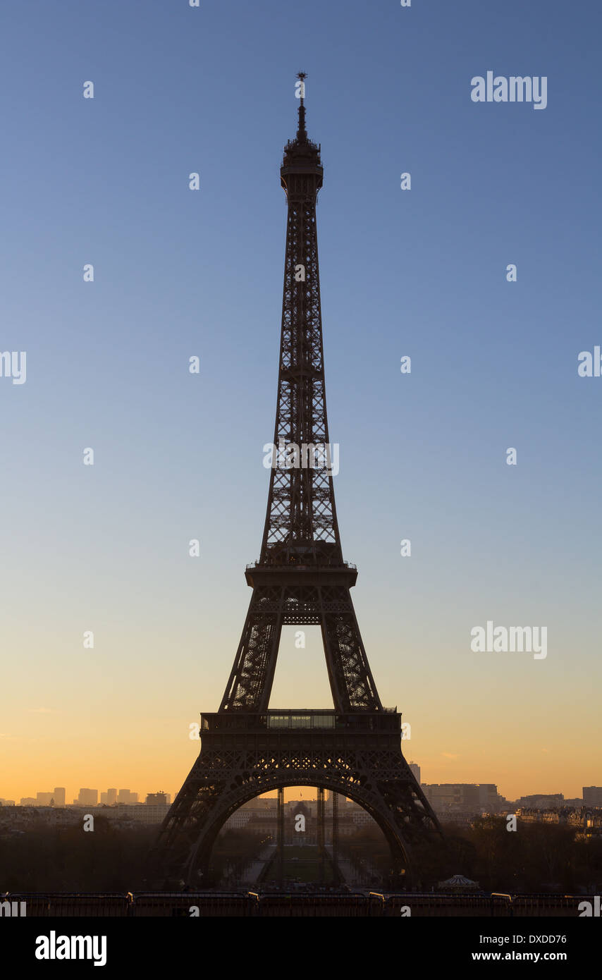 Der Eiffelturm bei Sonnenaufgang Stockfoto
