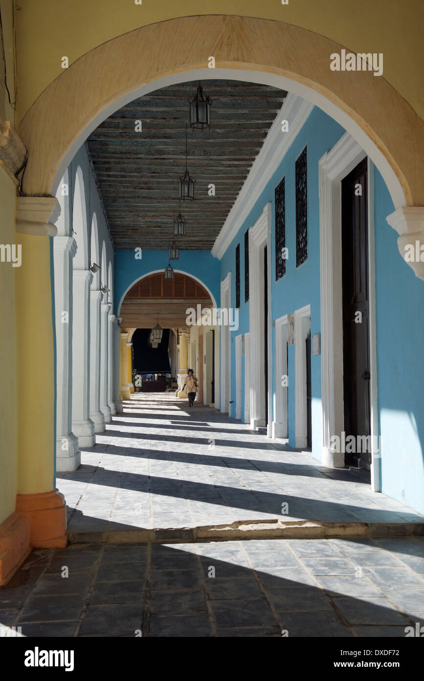 Säulen und Bögen Plaza Viejo historischen Zentrum Havanna-Kuba Stockfoto