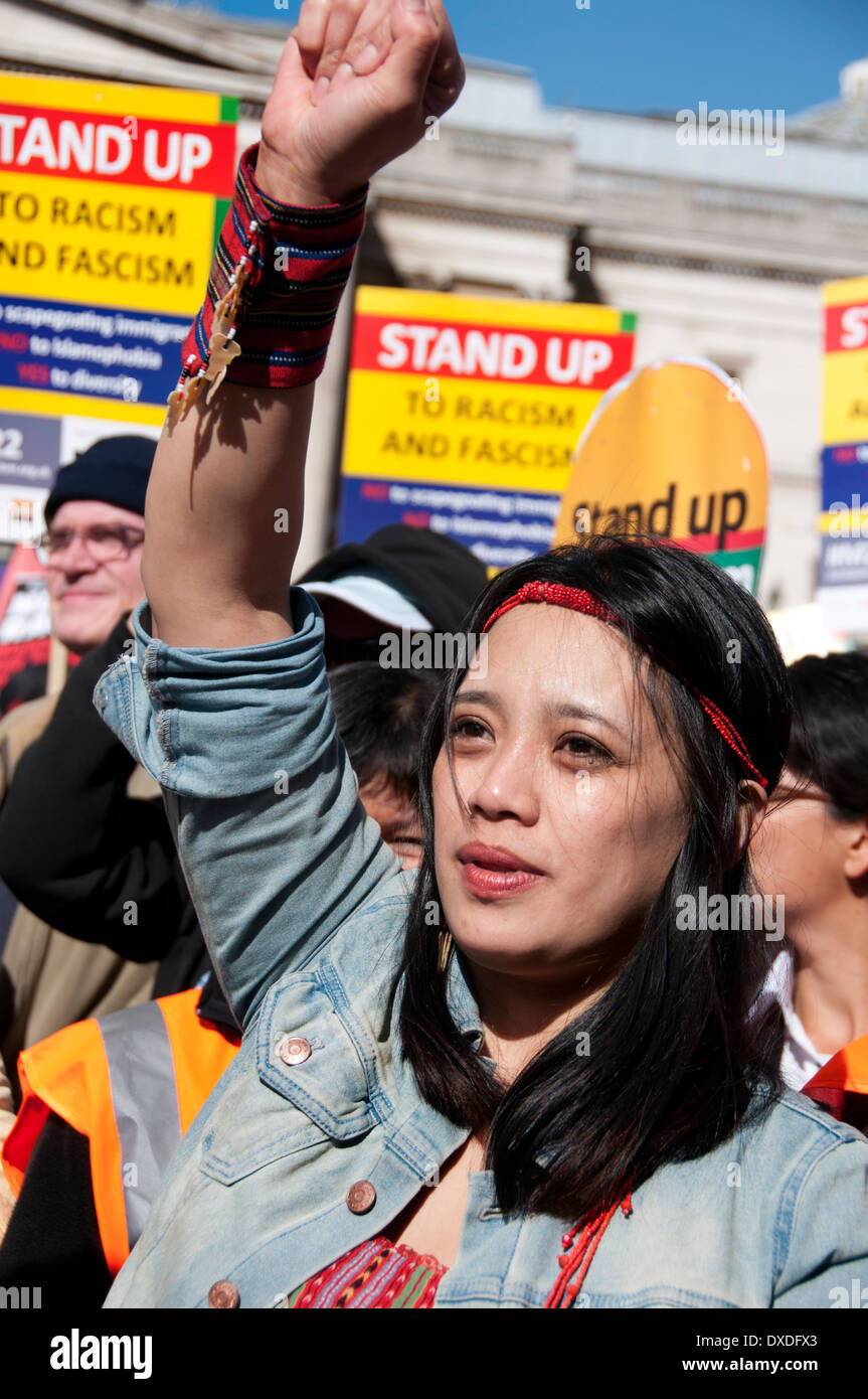 Am UN-Antirassismus-Tag marschieren Tausende in London EU Aktionstag gegen Rassismus und Sündenböcken der Einwanderer. Stockfoto