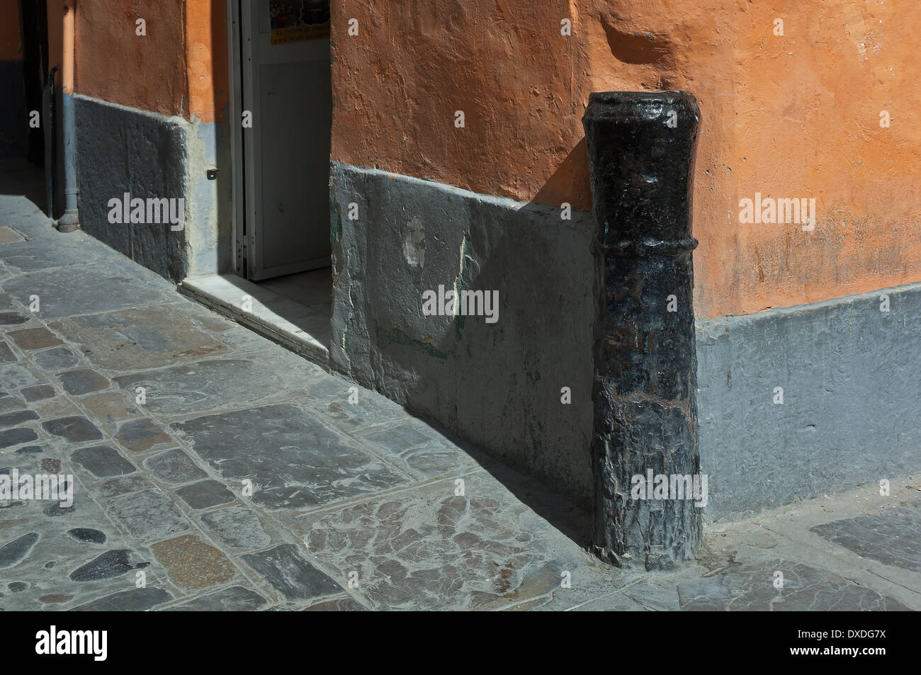 Alte Kanone in der Ecke der Straße, Cádiz, Region Andalusien, Spanien, Europa Stockfoto