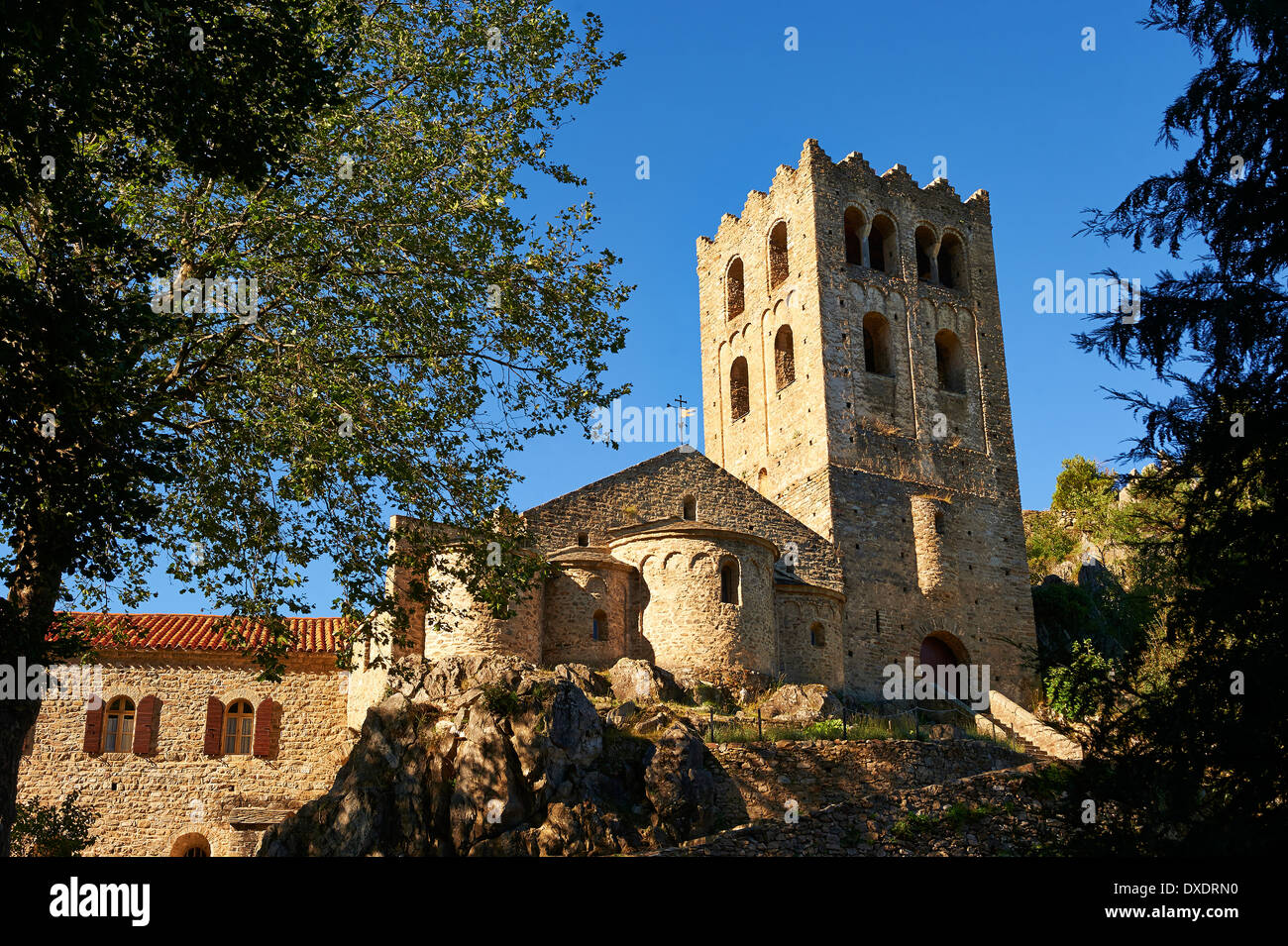 Erste oder Lombard Romanesque Art Kirche von Saint-Martin-du-Canigou Kloster in den Pyrenäen, Orientales Abteilung. Stockfoto