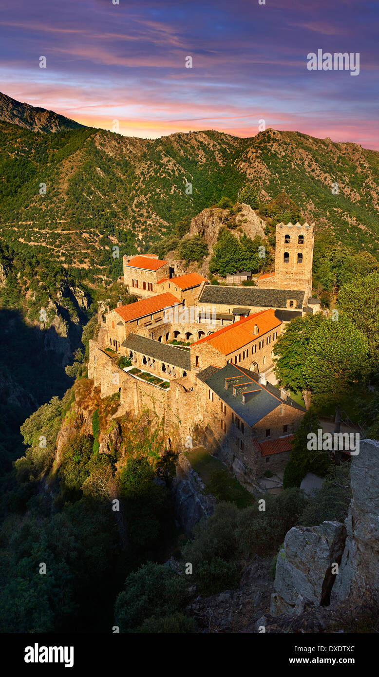 Die erste oder Lombard Romanesque Art Abtei von Saint Martin-du-Canigou Kloster in den Pyrenäen, Orientales Abteilung Stockfoto