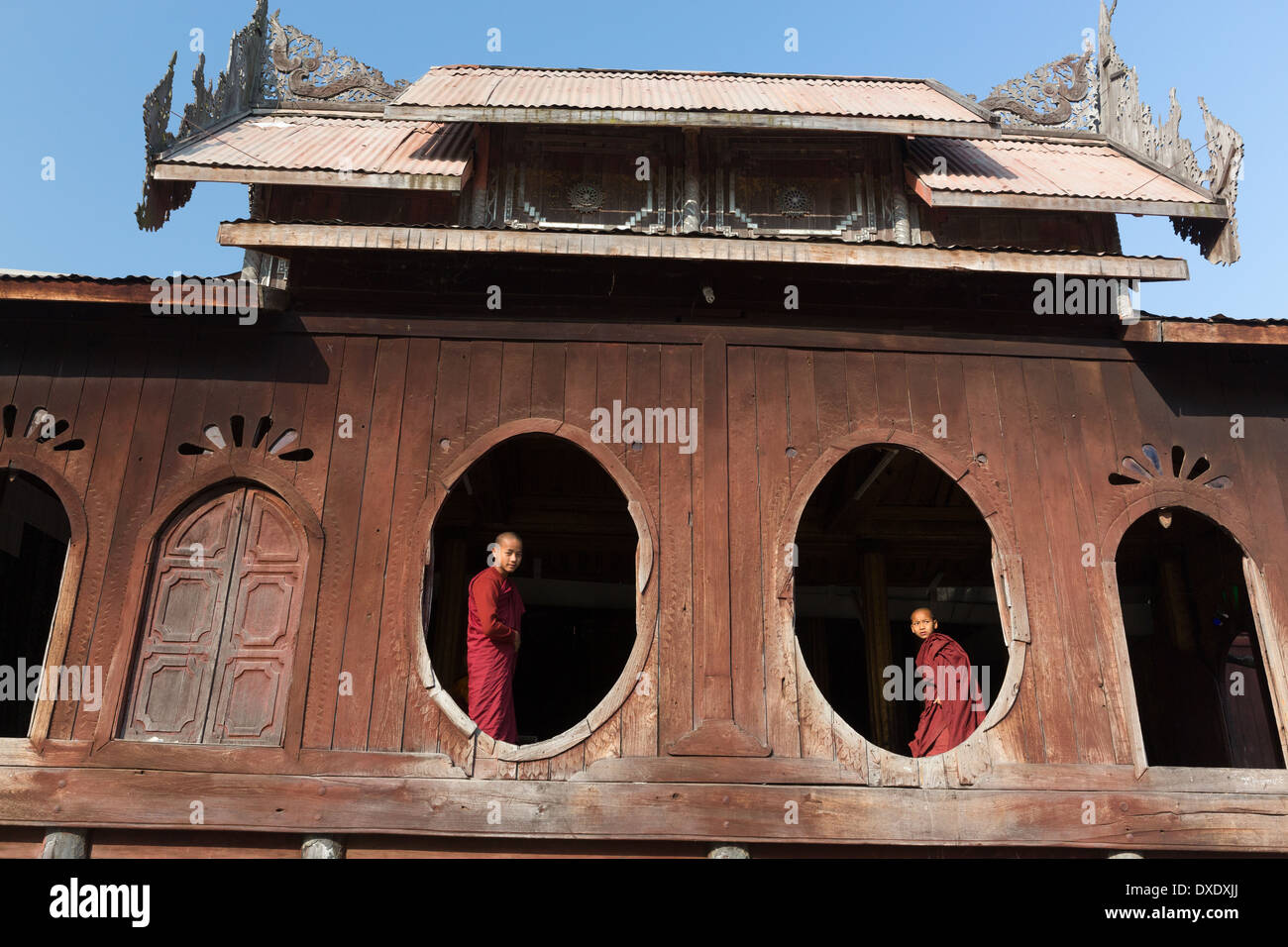 Myanmar Inle Lake Novice Mönche im Shwe Yan Pyay Kloster Stockfoto