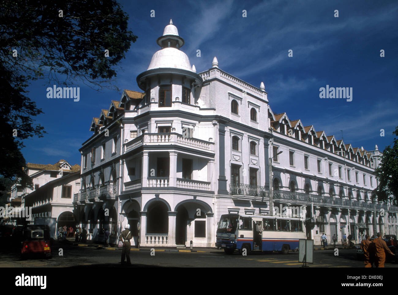 Außenansicht des 165 Jahre alten Queen's Hotels in Kandy, Sri Lanka Stockfoto