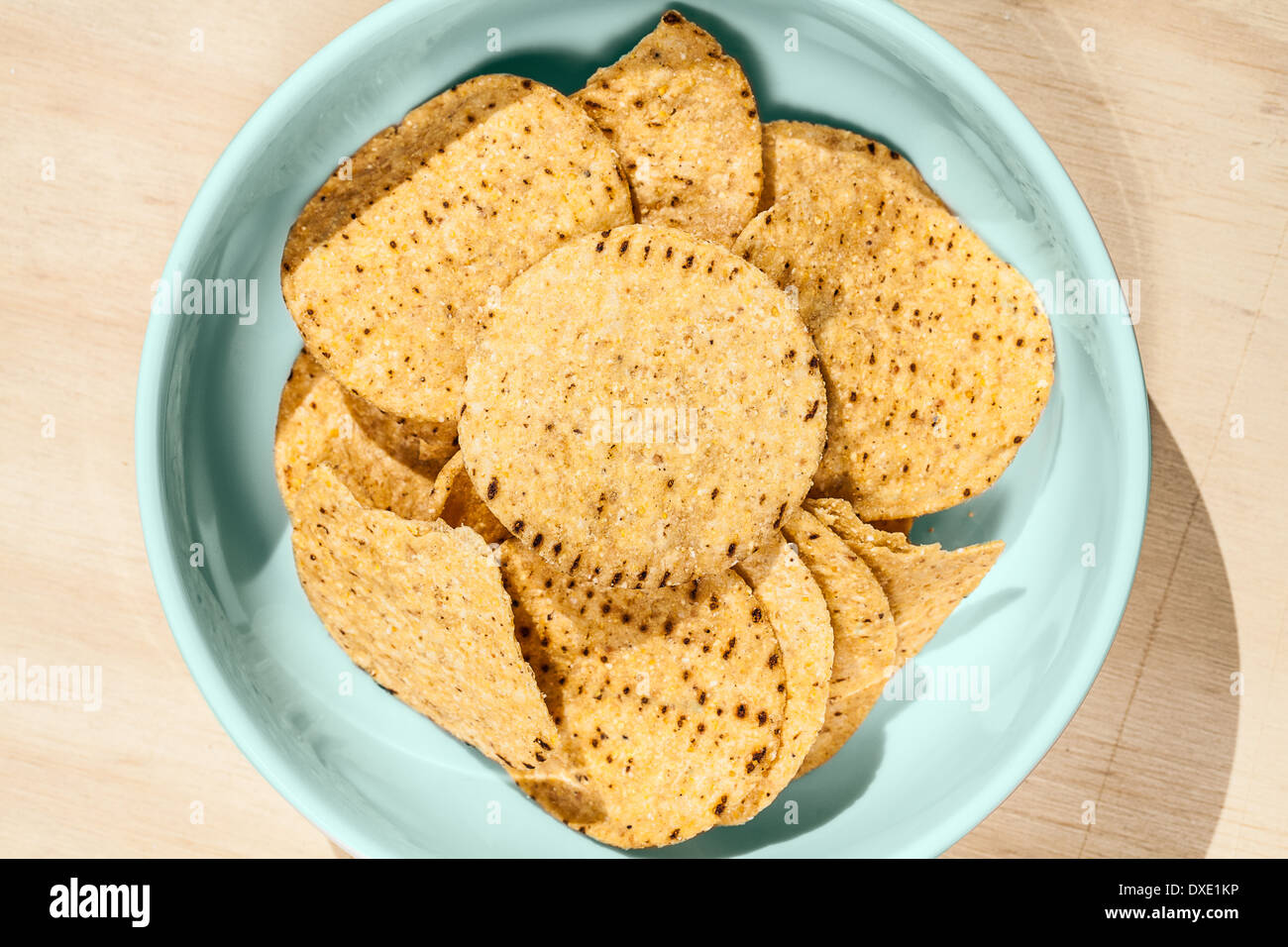 Schüssel mit Mais-chips Stockfoto