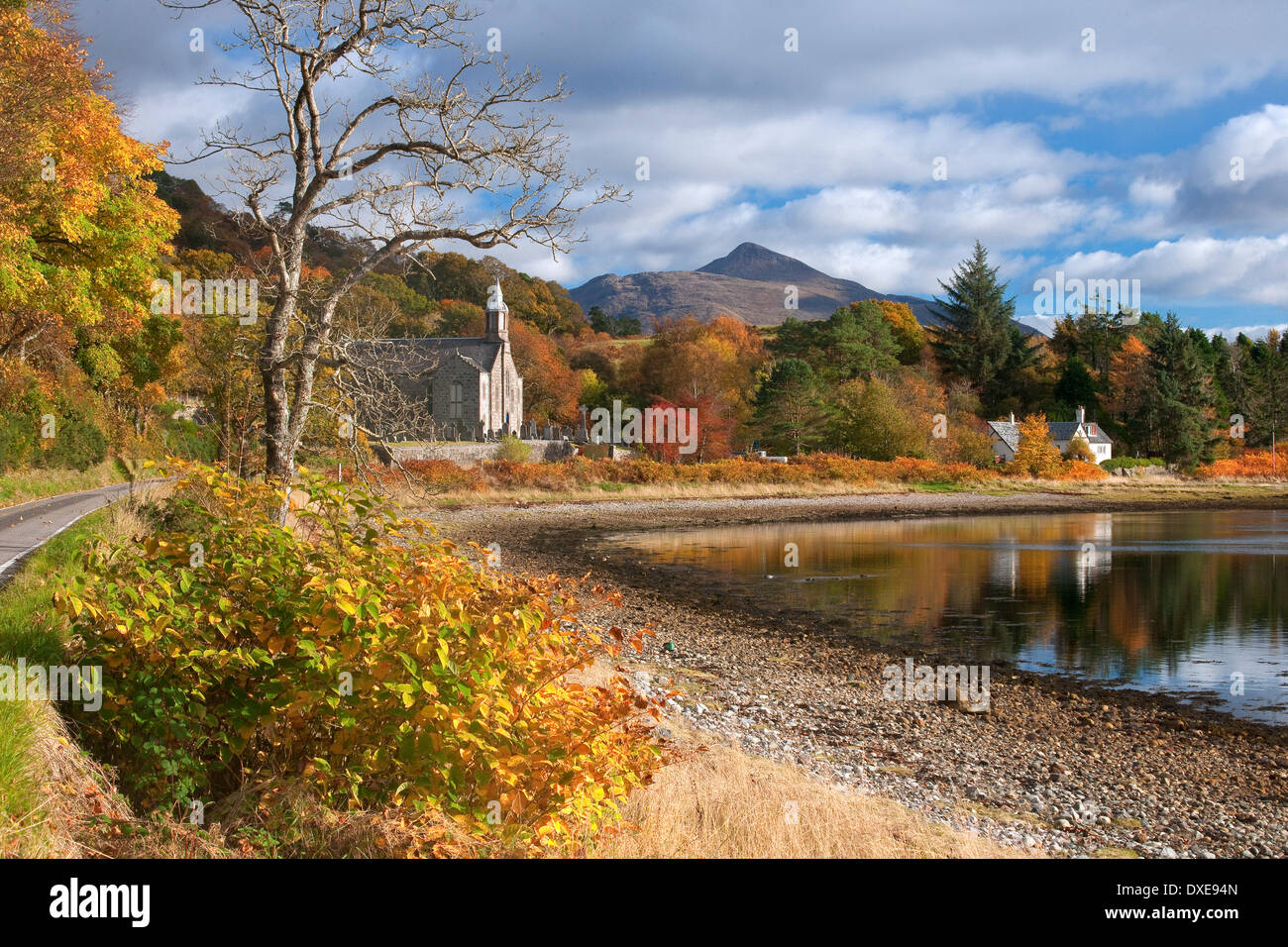 Ardchattan Kirk und Ben Cruachan, Loch Etive, Argyll Stockfoto