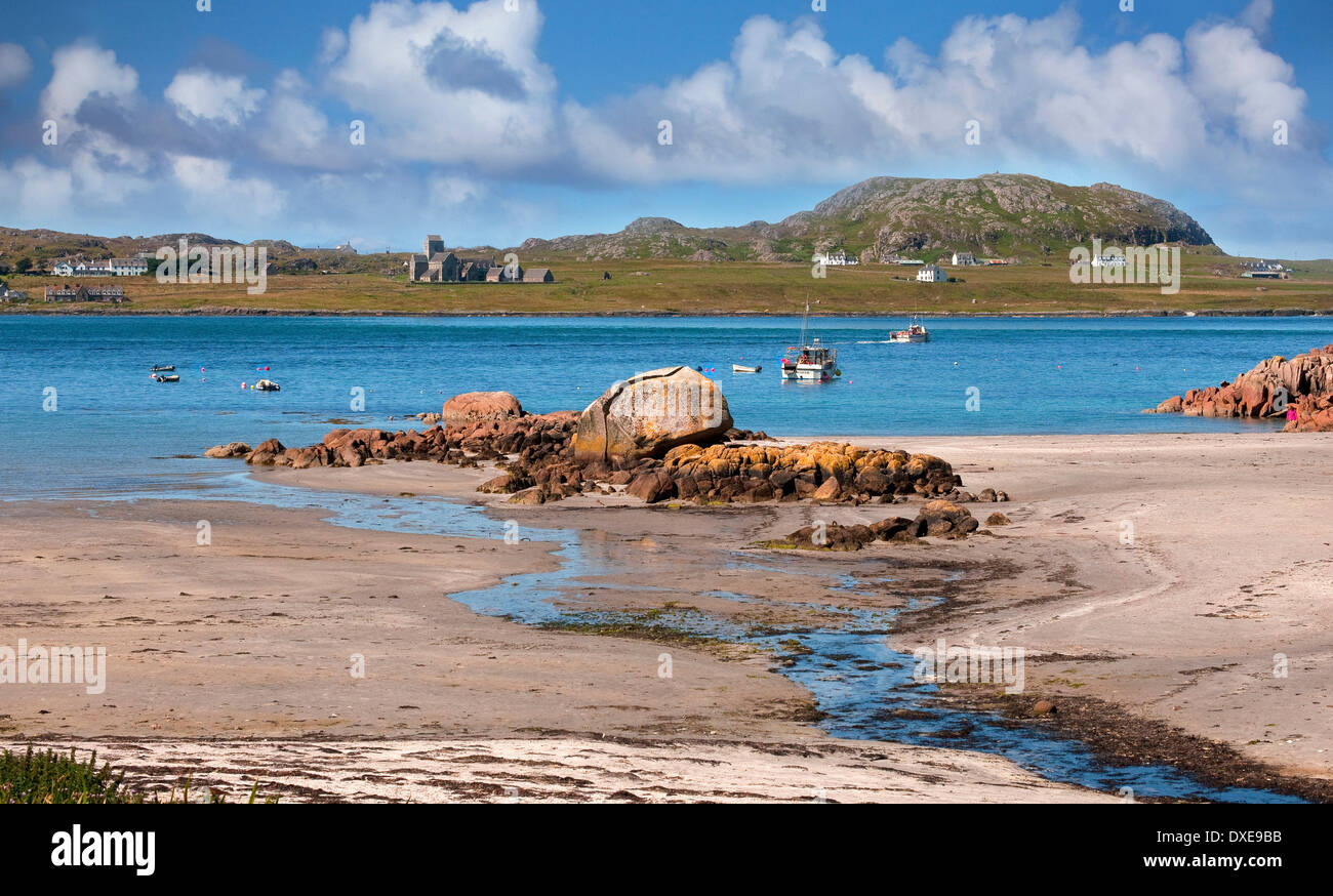 Iona Abbey aus über den Klang von Iona von Fionnphort, Isle of Mull Stockfoto