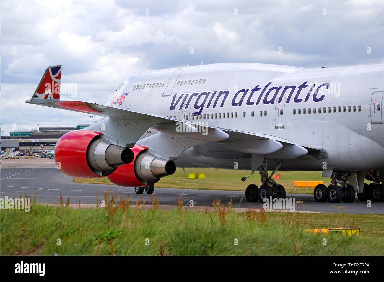 Eine Virgin Atlantic Airways Boeing 747-400 bei Manchester Flughafen England 2012 Stockfoto