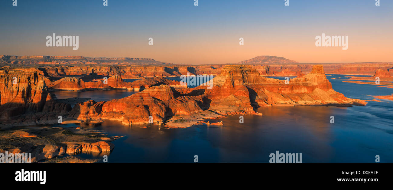 Sonnenuntergang an Alstom Punkt, Lake Powell in Utah Stockfoto