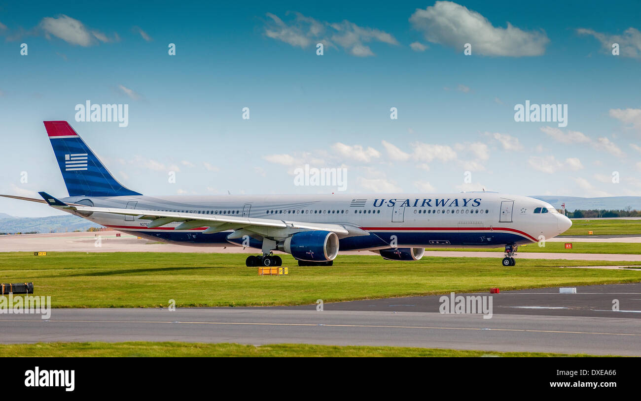 Ein U.S. Airways Airbus A330-300 gesehen am Flughafen Manchester im Jahr 2012 Stockfoto