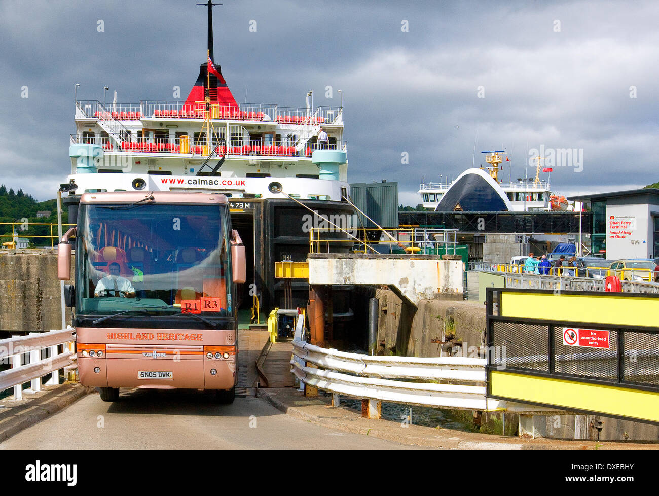 Trainer-Laufwerke aus der Mull Ferry, Isle of Mull. Stockfoto