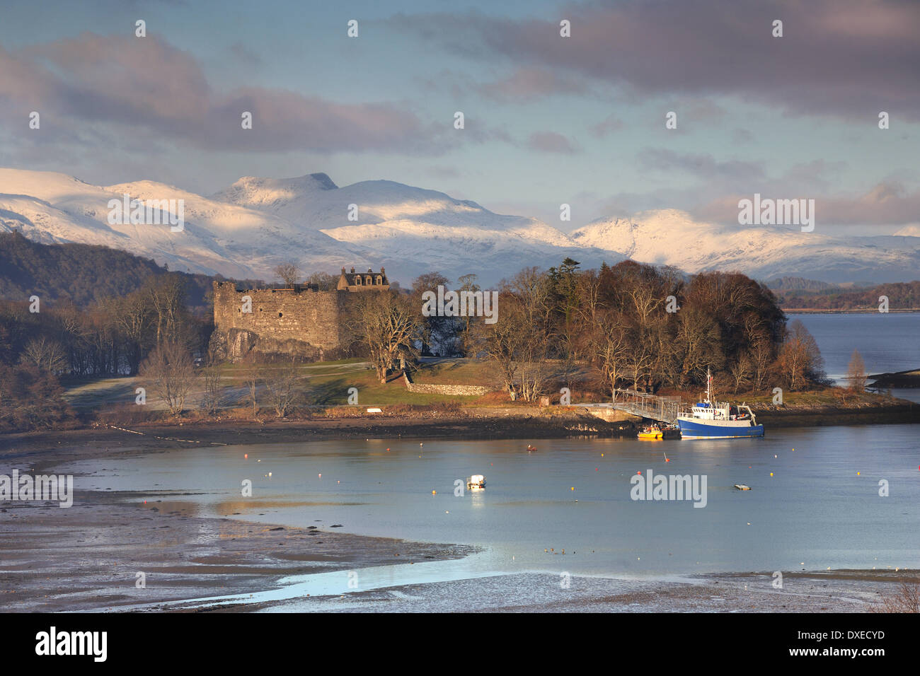 Tele-Blick in Richtung Dunstaffnage Castle und Morvern Hills, Argyll Stockfoto