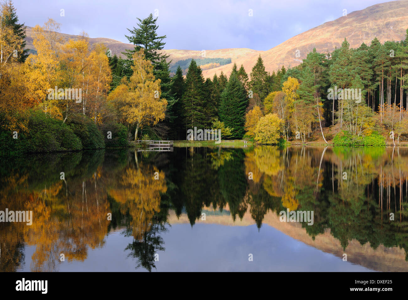 Herbst Reflexionen in man in den Hügeln von Glencoe. Stockfoto