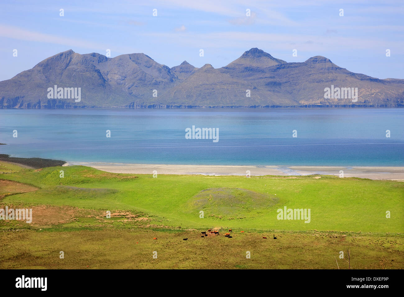 Tele-Blick auf die Insel Rum aus Eigg, Inneren Hebriden Stockfoto