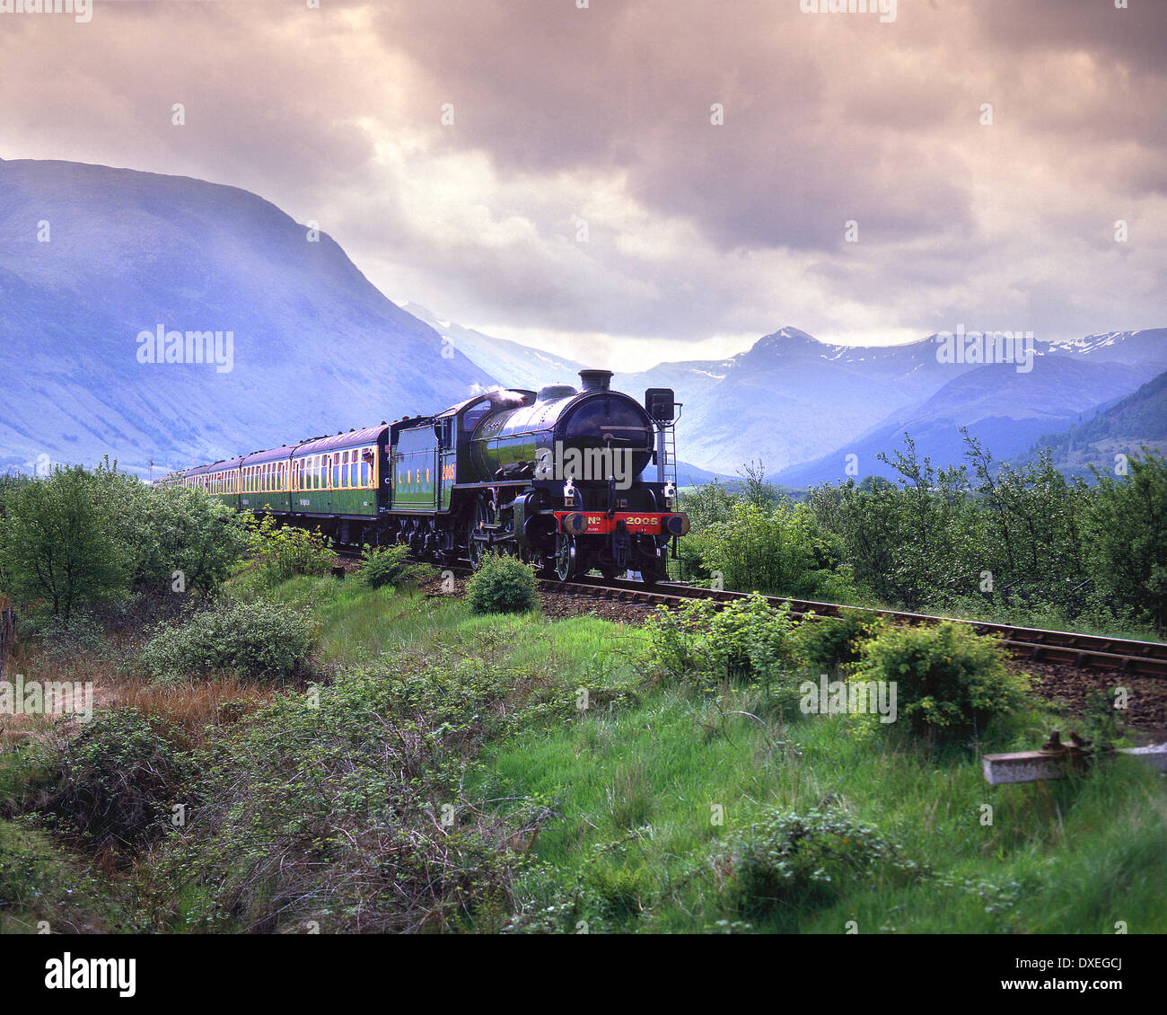 LNER Dampflokomotive K! Köpfe in Richtung Corpach mit Ben Nevis in View.Archive.West Highland Line, Lochaber, Stockfoto