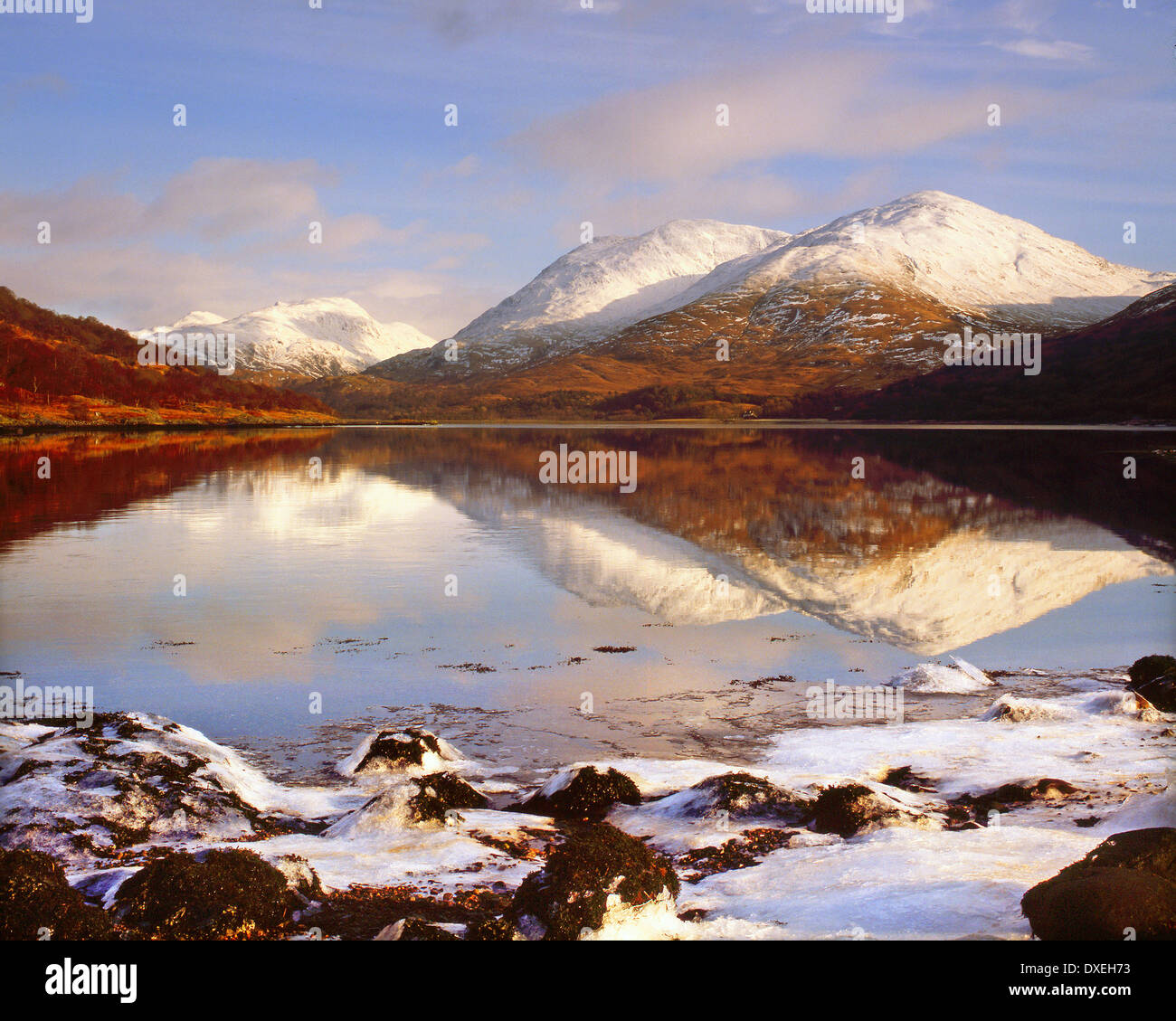 Winter-Reflexionen über Loch Crerans vom Ufer Creagan, Argyll, West Highlands Stockfoto