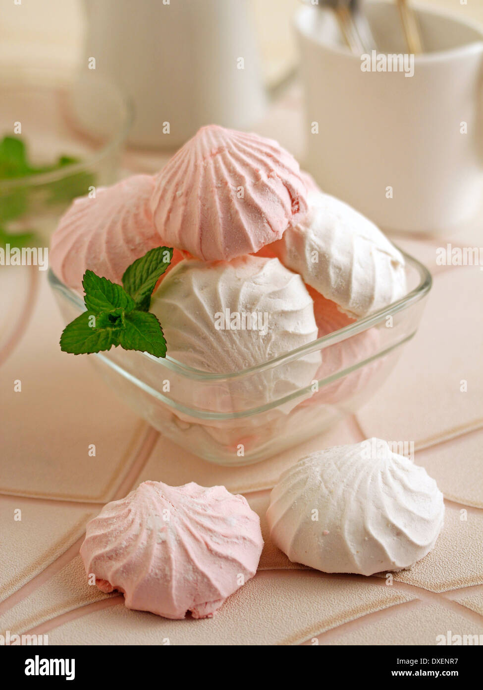 Duftende Rosen Baisers. Rezept zur Verfügung. Stockfoto
