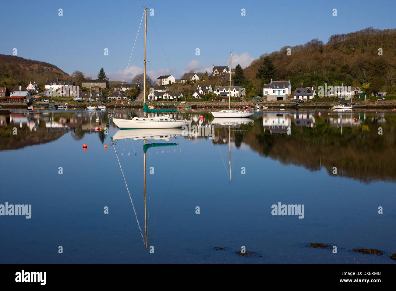 Blick vom Ufer des Loch Sween in Tayvallich, Argyll. Stockfoto